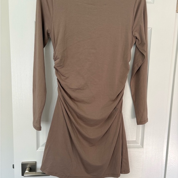 Abercrombie & Fitch Dresses & Skirts - NWT Abercrombie & Fitch Long Sleeve Ruched Taupe Dress